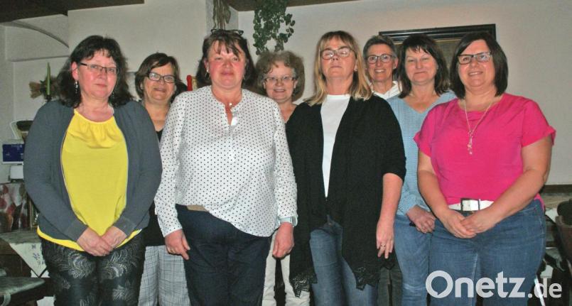 Die Neunburger Freunde der Musik werden angeführt von Silvia Tretter (Dritte von links) und Johanna Gückel (Zweite von links). Bild: agr