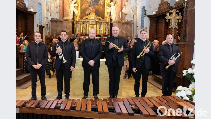Das Konzert von &quot;Bavarian Brass&quot; am Ostermontag in der Klosterkirche Speinshart hat schon Tradition. Das Ensemble begeistert dort erneut die Besuchermassen. Viele Zuhörer finden keinen Sitzplatz mehr. Bild: do