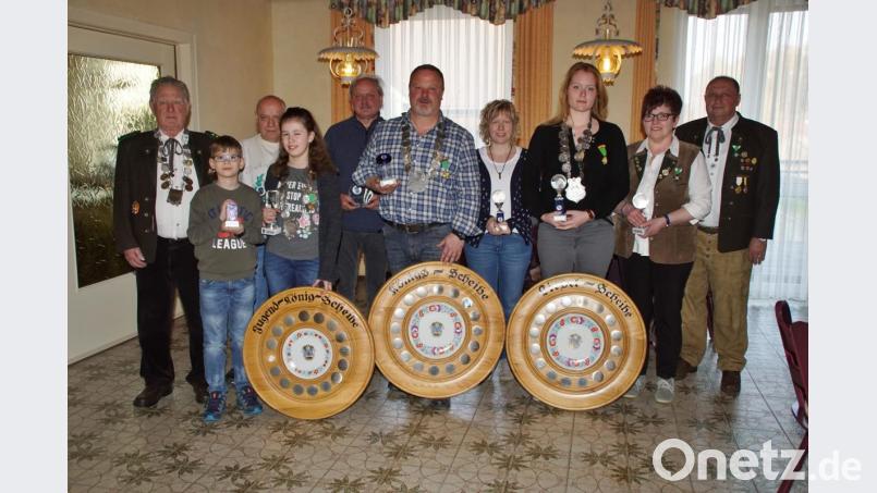Mit Spannung erwarteten die Schützen im Vereinslokal Gasthof zur Post die Bekanntgabe, wer wohl in diesem Jahr mit Königs- und Lieslkette “gekrönt” wird. Bild: mmj