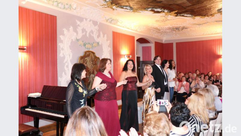 Der Applaus will nicht enden. Ohne Zugabe werden die Künstler nicht entlassen. Bild: rpp