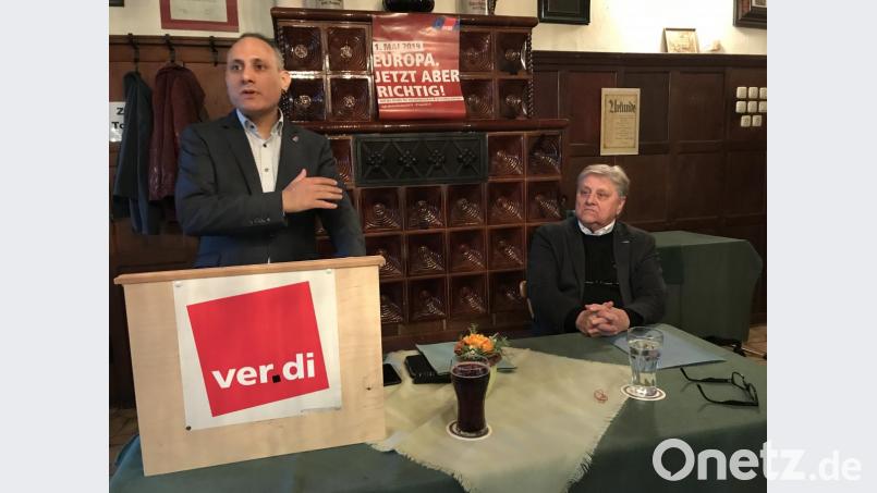 Der EU-Abgeordnete Ismail Ertug bricht bei den Verdi-Senioren eine Lanze für ein sozialer gestaltetes Europa; rechts der Verdi-Vorsitzende Oskar Salfetter. Bild: eig