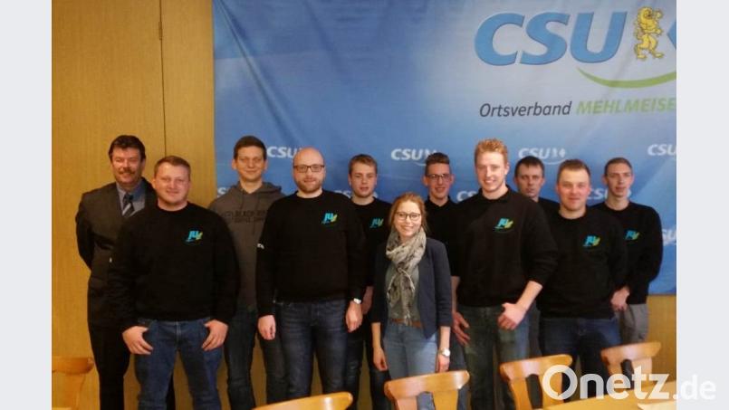 Politische Weichen in Mehlmeisel stellen (von links) CSU-Ortsvorsitzender Günther Daubner, Kassenprüfer Michael Weinert, JU-Kreisverbands-Vorsitzender Matthias Straub, Schatzmeister Daniel Ghandour, Schriftführer Ali Ghandour, JU-Kreisverbandsmitglied Cathrin Pscherer, Maximilian Hautmann, JU-Vorsitzender Andreas Hautmannsowie die Beiräte Manuel Bruckner und Johannes Hautmann. Bild: gis