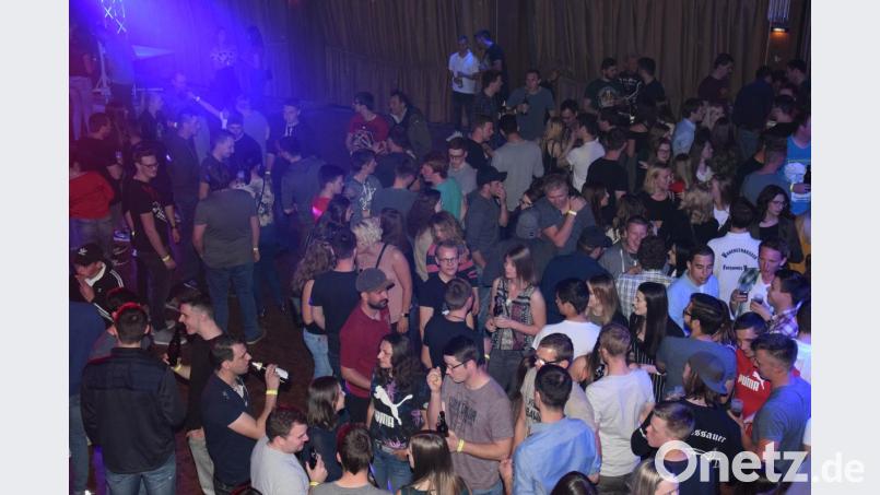 Die erste Osterparty des Vohenstraußer Faschingsvereins geht erfolgreich über die Bühne. Bild: fla