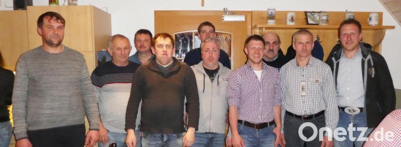 Josef Wöhrl (Zweiter von rechts) bleibt Vorsteher der Jagdgenossenschaft Atzmannsberg-Köglitz. Jagdpächter Herbert Tretter (rechts) zeigt sich zufrieden mit der Zusammenarbeit. Bild: hl