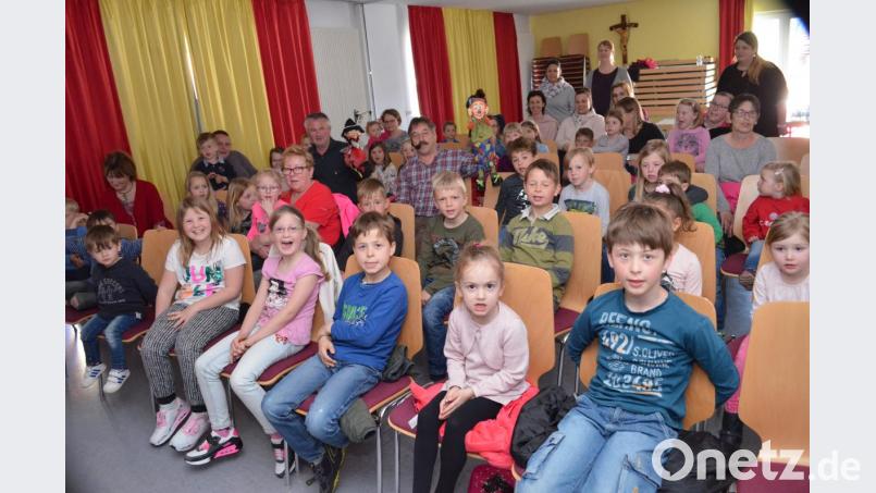 Hermann Papacek rettet mit dem Kasperl und den Kinder das Osterfest Bild: fz