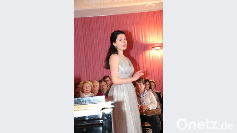 Mirjam Teile singt sich zart und weich, ausgeglichen und einfach gekonnt in die Herzen des Publikums. Bild: rpp