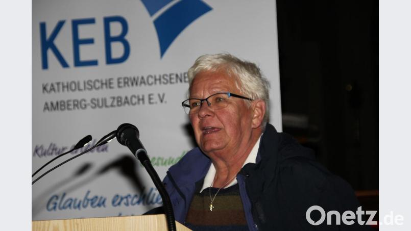 Mit 50 veröffentlichten Büchern ist Andrea Schwarz die meistgelesenste christliche Autorin. Dass sie auch eine ausgezeichnete Referentin ist, zeigte sie in ihrem Vortrag in der Basilika St. Martin, bei dem sie das Geheimnis von Ostern lüftete. Bild: ads