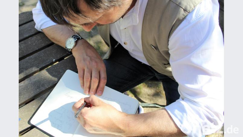 Lieblingssorten? "Wenn ich da anfange, haben wir schnell zwei Zeitungsseiten voll", wendet der Kenner ein, greift mit links zum Stift... Bild: mvs