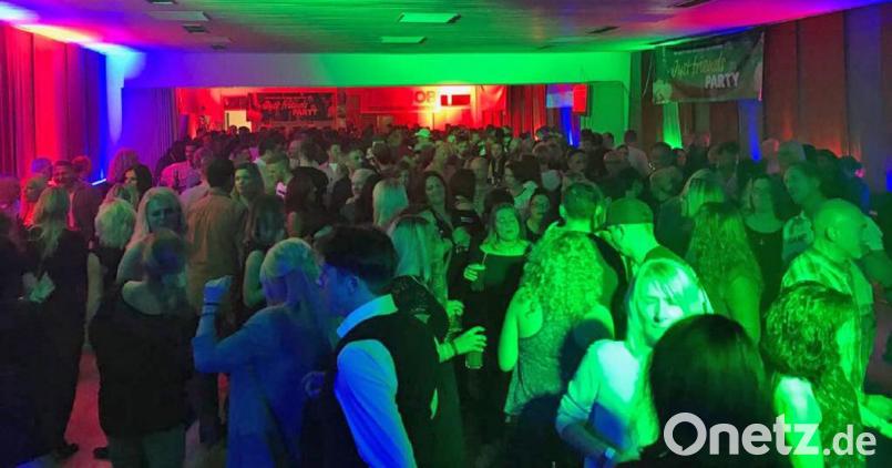 Zurück zu den Wurzeln: Die fünfte Auflage der „Just Friends“-Party steigt am Dienstag, 30. April, ab 21 Uhr im Jugendraum der Weidener Mehrzweckhalle. Bild: lst