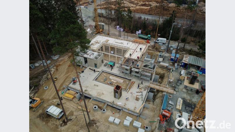Das Drohnenfoto zeigt die Dimension der Baustelle für das Verwaltungsgebäude. Bild: René Oertel/exb