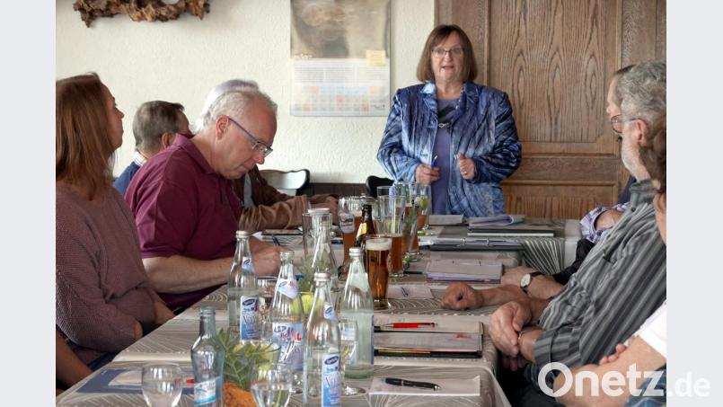 Die Schatzmeisterin des Eigenheimerverbands Bayern, Christa Christ (Mitte), bekam von den versammelten Vorsitzenden viel Widerspruch zu der geplanten Beitragserhöhung. Bild: gac