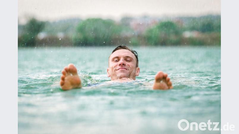 Schwimmen hält uns nicht nur fit und gesund, sondern macht außerdem so richtig glücklich. Bild: Biskariot – stock.adobe.com