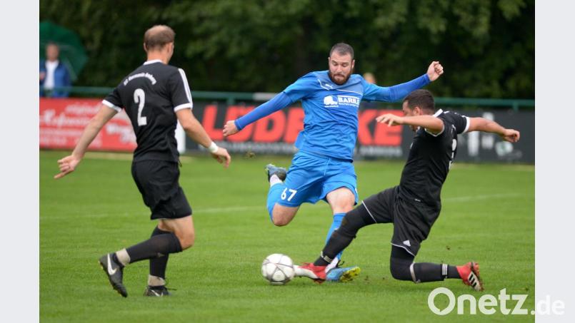 Oktay Türksever (Mitte) wird ab der Saison 2019/20 Spielertrainer des TSV Kümmersbruck. Bild: ref