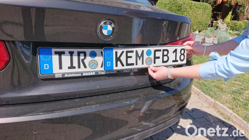 Die meisten Fahrzeuge im Landkreis sind mit den Kennzeichenkürzeln TIR oder KEM unterwegs. Bild: lue