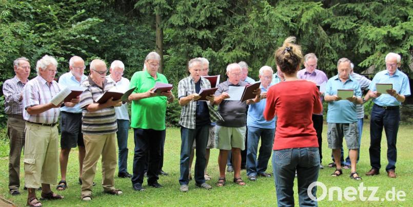 Der Männerchor Haselmühl-Kümmersbruck hat mit Nachwuchsproblemen zu kämpfen, doch die Freude am Singen ist ungebrochen groß. Bild: e