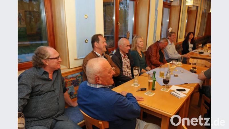 Das Publikum beim Vortrag „Umbrüche in der Automobilindustrie“. Bild: exb