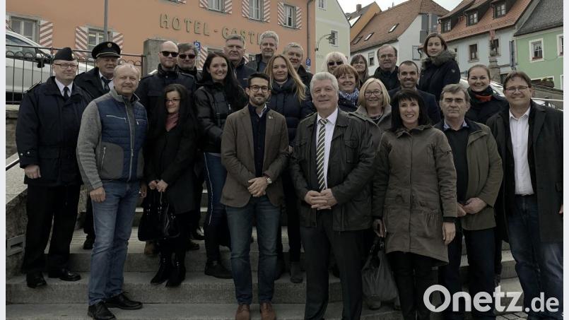 Sichtlich wohl fühlt sich die Delegation aus Tlučná im Oberpfälzer Markt: Mitte Bürgermeister Jan Opl neben Bürgermeister Günter Stich. Bild: omu