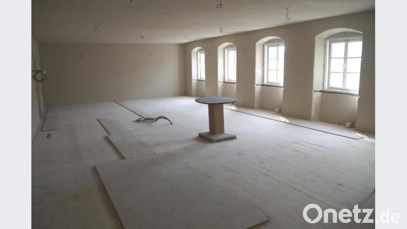 „Man könnte fast schon tanzen!“ Der große Saal im Obergeschoss ist beinahe fertig. Bild: weu