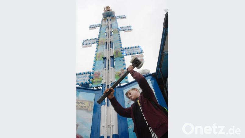 Immer feste druff: David (14) haut den Lukas. Bild: Gabi Schönberger