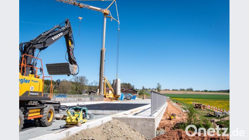 Die Baustelle der neuen Haidenaabbrücke zwischen Höflas und Neustadt am Kulm. Bild: pml