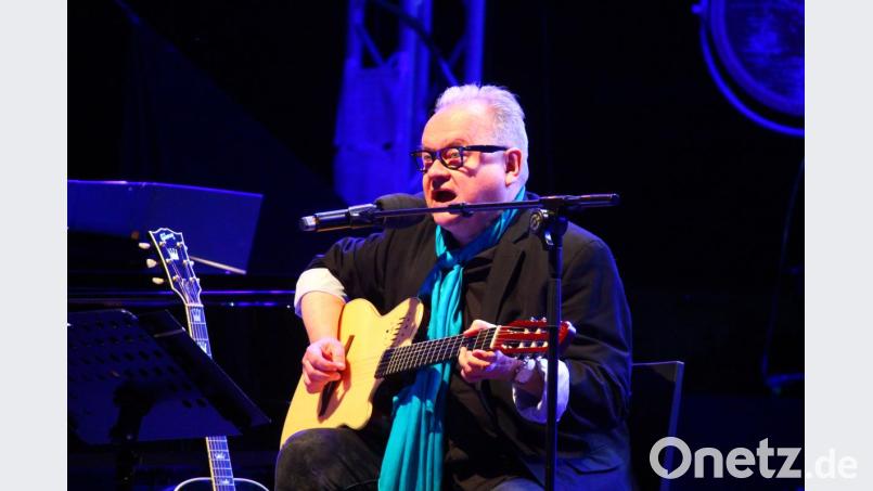 Deutschrocker Heinz Rudolf Kunze - hier bei einem Auftritt 2018 in Würzburg - kommt am 3. Mai mit seinem Soloprogramm ins "Zentrum" nach Bayreuth. Bild: stg