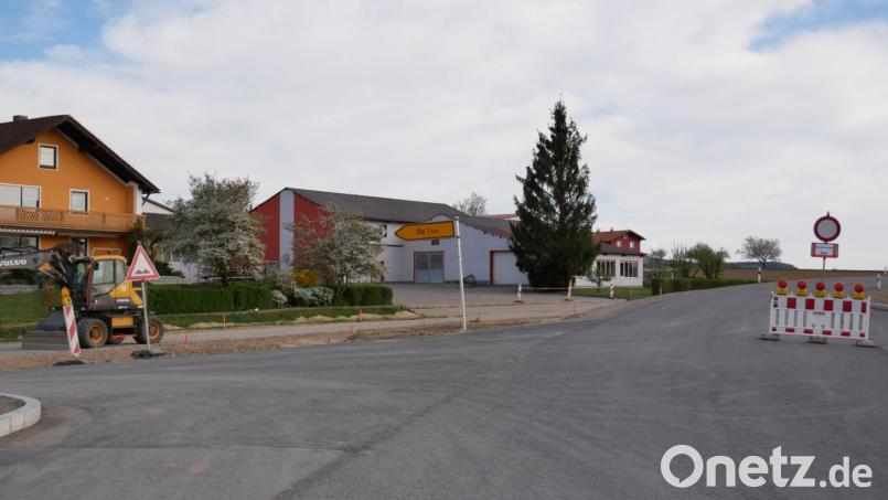 Die Staatsstraße ist ab der Ritterklause für den Durchgangsverkehr in Richtung Eslarn gesperrt. Bild: gz