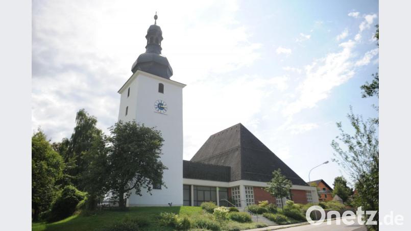 In der Dorfmitte Hohenkemnaths steht die Pfarrkiche Maria Himmelfahrt, das Wahrzeichen des Ortes. Bild: brü