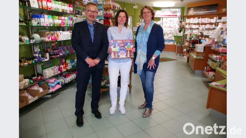 Die Gewinnerin Margot Ries mit Barbara Maisch (rechts) und Jörg Melchner. Bild: müb