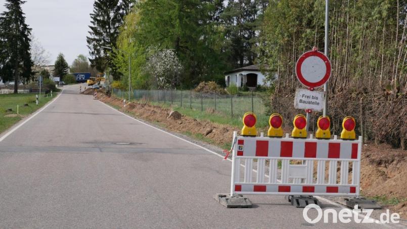Die Staatsstraße ist an der Waidhauser Straße für den Durchgangsverkehr gesperrt. Bild: gz