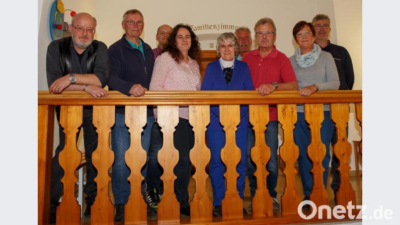 Dem neuen Vorstand der Fotofreunde Pfreimd gehören Clemens Hösamer (von links) Hans-Erich Jenke, Thomas Hösl, Susanne Kimmerl, Monika Renda, Alfred Hammer, Hubert Sorgenfrei, Erna Lotter und Gerhard Birner an. Bild: sus