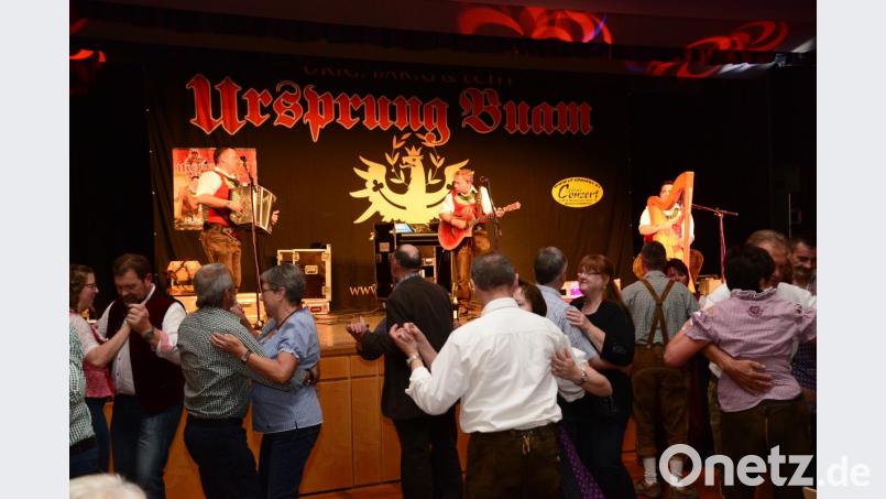 Wenn Martin und Andreas Brugger sowie Franz Josef Höllwarth aufspielen, dauert es meist auch nicht lange, und die Tanzfläche ist voll. Bild: bey