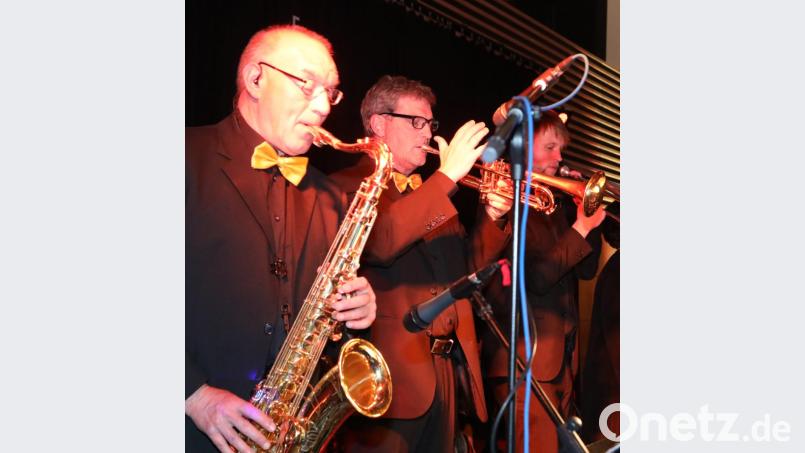 Schwungvoll, vielfältig und mitreißend war die Klaus Hörmann Band aus Erlangen, von Anfang an dabei. Bild: Gerhard Götz