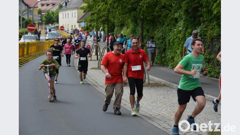 Behinderte und Nichtbehinderte sind gleichermaßen eingeladen, am 11. Inklusionslauf der Lebenshilfe am 11. Mai mitzumachen. Jede gelaufene Runde bringt einen Euro in die Spendenbox. Dazu kann jeder Teilnehmer für sich auch Gutes tun, indem er sich sportlich bewegt. Archivbild: jr