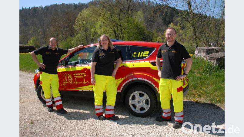 Das neue Fahrzeug der First Responder erhält am Dienstag den kirchlichen Segen. Bild: pop
