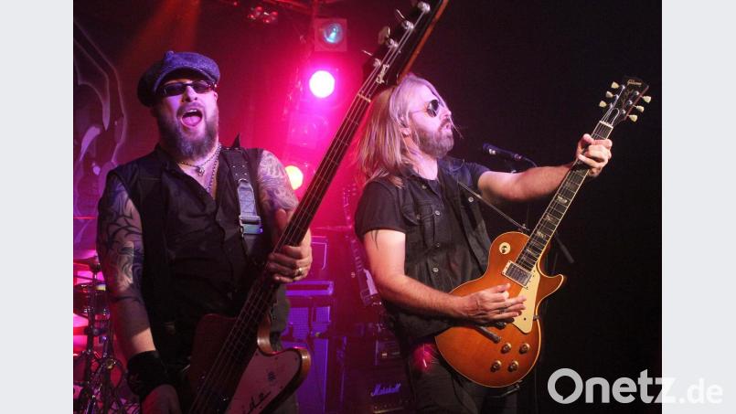 Straighte Riffs ohne Fisimatenten mit klaren Ansagen in den Texten haben Chris Laut (links) und Keule Rockt im Gepäck. Bild: lst