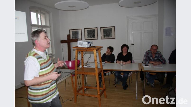 Beim Treffen im Pfarrheim gab Martina Mark die bereits bekannten Eckdaten bekannt. Bild: wro