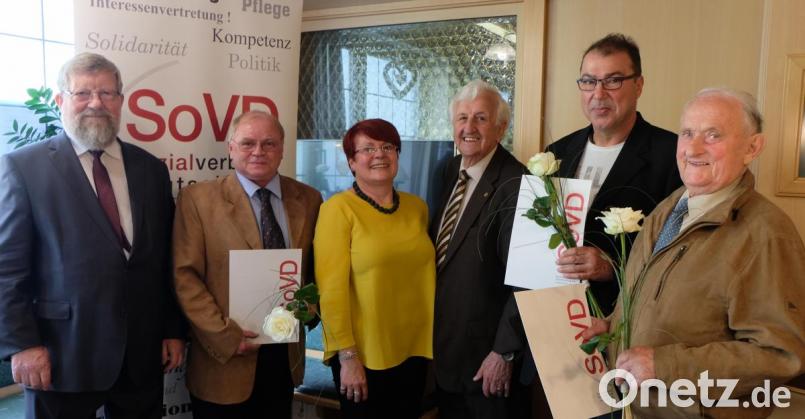Lob, Dank und Anerkennung gab es von Präsident Alfons Bauer und Landeschefin Barbara Hölzel für langjährige Treue und Funktionstätigkeit. Von links: Präsident Bauer, Vorsitzender Josef Beer, Landesvorsitzende Hölzel, Bürgermeister a. D. Fred Lehner, Reinhard Jung und Hans Höning. Bild: le