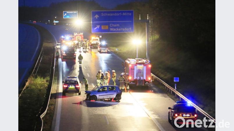 Schwerer Unfall auf der Autobahn: Die Feuerwehr rückt mit einem vorgegebenen Aufgebot an, um solche Lagen zu bewältigen. Für manche Arbeiten werden Gebühren fällig. Versicherungen versuchen, diese zu drücken. Oft grundlos. Bild: Hösamer