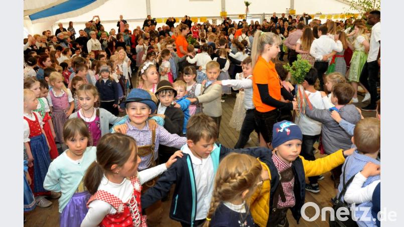 Ohne Kinder keine Ammersrichter Kirwa: Volkstänze statt Unterricht Bild: Stephan Huber