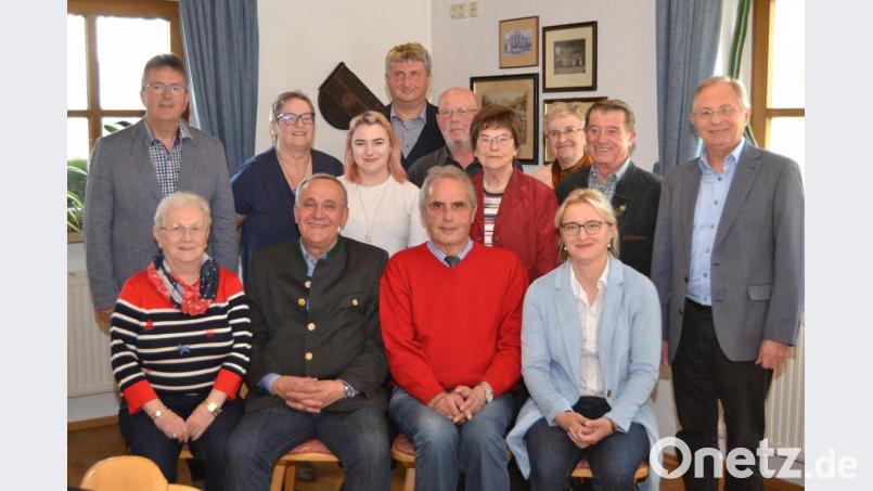 Der neue Vorstand führt die SPD Weiden- Ost in die Zukunft. Vanessa Herzky (Dritte von links) ist neue Beisitzerin. Bild: hcz