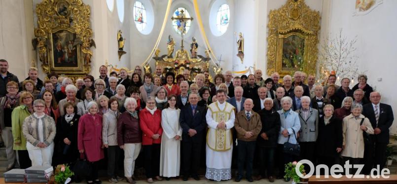 Die Jubelkommunion in der katholischen Pfarrkirche St. Johannes der Täufer am Weißen Sonntag ist für die über 80 Jubilare eine große Wiedersehensfeier. Bild: le