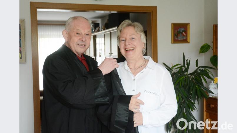 Willibald und Irene Bayer ziehen ihre Roben aus - für immer. Bild: Gabi Schönberger