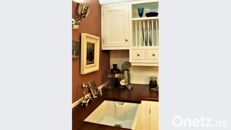 Gemütlichkeit: Schlichter Landhausstil mit passender Dekoration. Bild: mvs