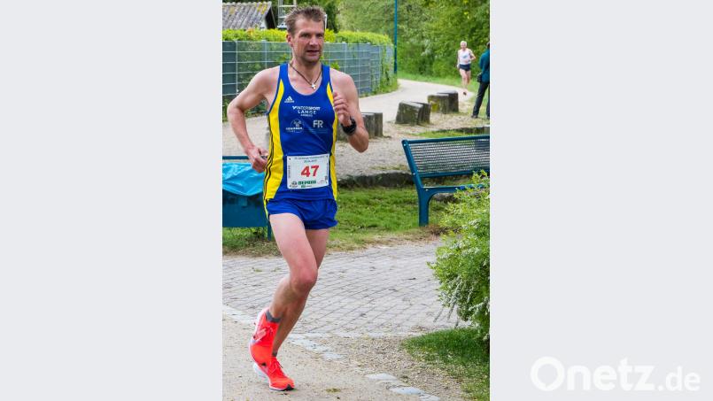 Auf der 10-Kilometer-Strecke gewann Michael Lang von der Skivereinigung Amberg. Bild: chl