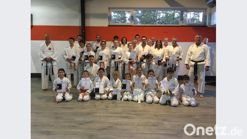 Etliche Kinder und Erwachsene legten ihre Karate-Prüfungen ab. Bild: exb