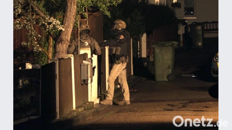 Sondereinsatzkommando muss stundenlange Bedrohungslage beenden. Bild: Alexander Auer