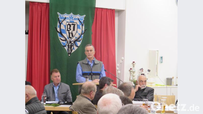 Der neue Forstdirektor Dirk Lüder stellte sich bei der Jahreshauptversammlung des Jagdverbandes Kemnath vor. Bild: jzk