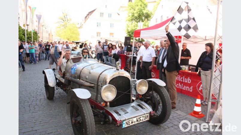 Das Oldtimertreffen startete im vergangenen Jahr am Alten Rathaus. Bild: R. Kreuzer