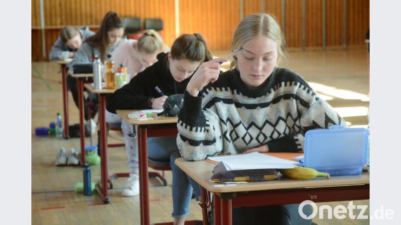 Auch am Augustinus-Gymnasium ging es am Dienstagmorgen los. Die Schüler schienen mit der Auswahl der Aufgaben zufrieden. Bild: gsb