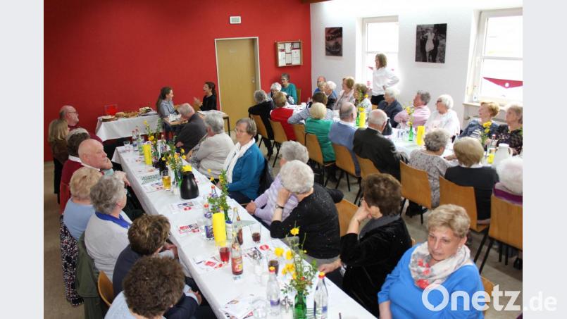 Gut besucht war das „70Plus-Kaffeekränzchen“ der BRK-Bereitschaft im Rot-Kreuz-Haus. Es gab Kaffee, Kuchen und gehaltvolle Informationen. Bild: njn